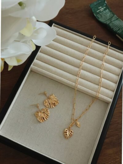 🌴 Rainforest Reverie Jewelry Set - Necklace and Earrings