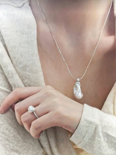 Graceful Muse – Petite Baroque Pearl Necklace🌿