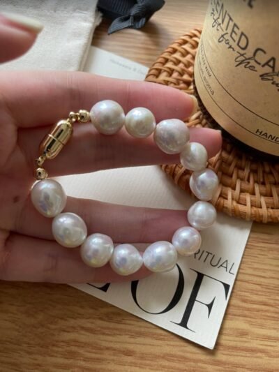 🌊 Ocean Embrace – Pearl Bracelet
