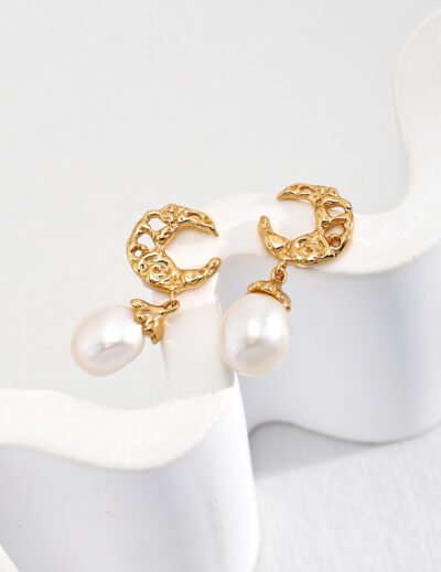 🌙 Moonlit Baroque – Crescent Pearl Earrings