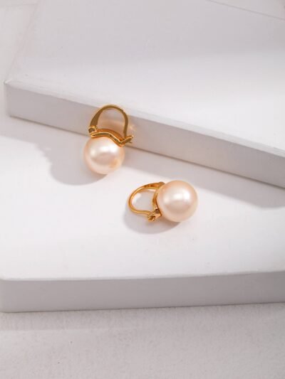 🌙✨Radiance in Stillness — The Classic Pearl Stud Earrings