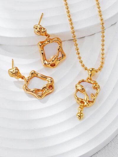 Radiant Horizon – Mother of Pearl Necklace and Earrings Set