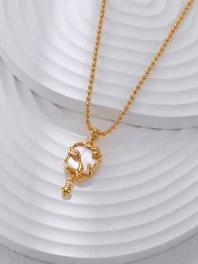 Delicately radiant, this S925 vintage gold necklace with mother of pearl adds a soft glow to every moment.