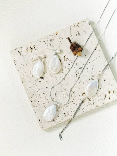 Grand Luminous Dewdrop – Necklace, Earrings & Bracelet Set