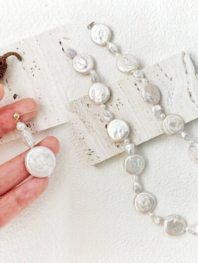 Solunar Embrace – Necklace & Earrings Set